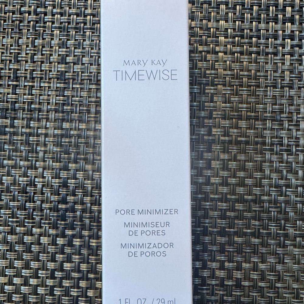 Mary Kay Pore Minimizer in White and Gray